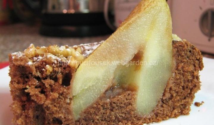 Kakaový koláč s hruškami | recept na moučník