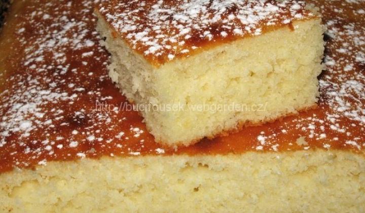 Světlá kefírová buchta | recept