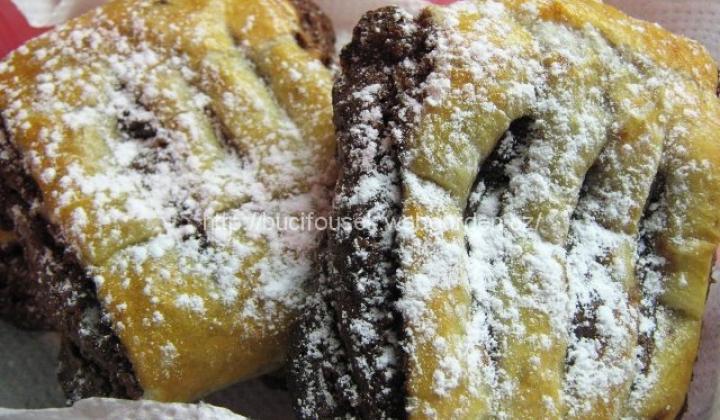 Vlčické brikety | recept na listové šátečky s ořechovou náplní