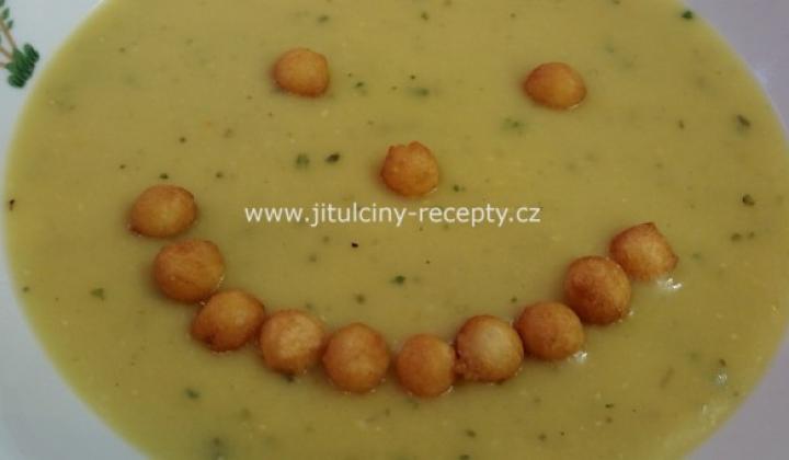 Krémová polévka z červené čočky s kurkumou | recept
