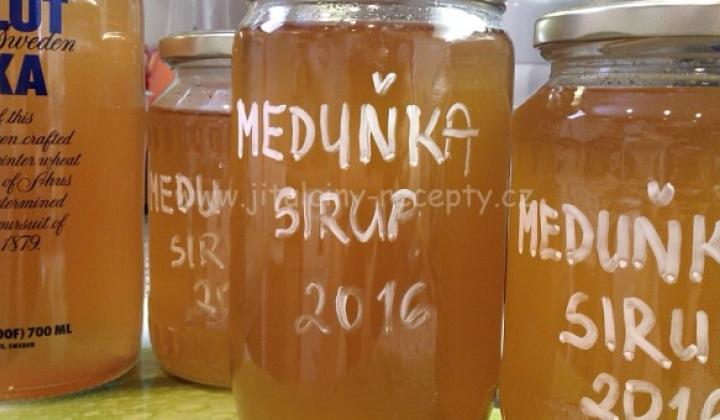 Domácí meduňkový sirup | recept na výbornou bylinkovou šťávu