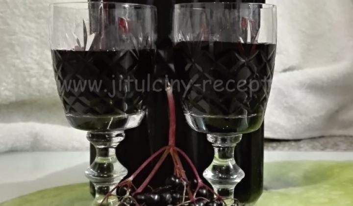 Bezový likér | recept na vynikající likér z kuliček černého bezu