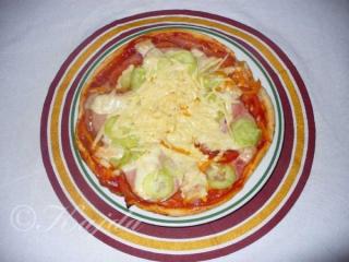Domácí pizza z listového těsta | recept od Kajdy
