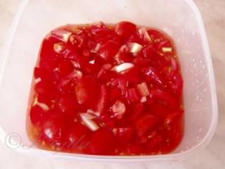 Rajčatový salát s cibulkou | recept od Kajdy