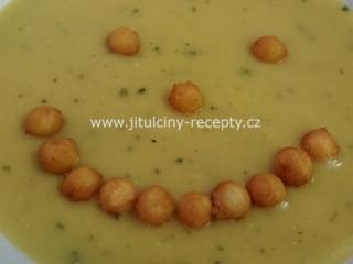 Krémová polévka z červené čočky s kurkumou | recept