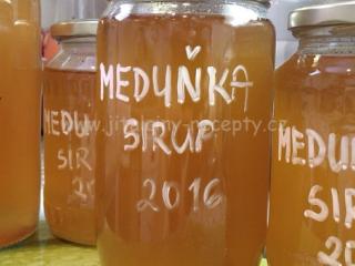 Domácí meduňkový sirup | recept na výbornou bylinkovou šťávu