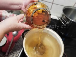 Pomerančový likér Arancello | vyluhovaná směs