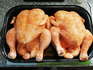 Domácí uzené kuře | naložená kuřata v kořenící směsi