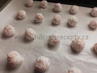 Pomerančovo-kokosové Crinkles | příprava kuliček na plech