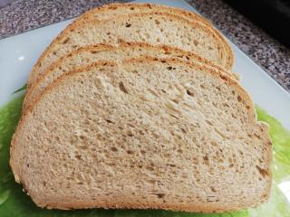 Domácí kmínový chléb | výsledný domácí chleba 