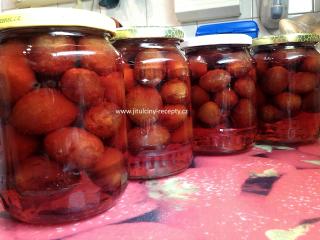 Švestkový kompot | recept na zavařené ovoce Zavařené kompoty po vytažení z trouby otočíme víčkem dolů a takto je necháme do druhého dne vychladnout. Jak zavařovat v horkovzdušné troubě najdete ZDE. DOBROU CHUŤ!!!