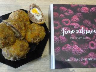 pštrosí vejce a kuchařská kniha